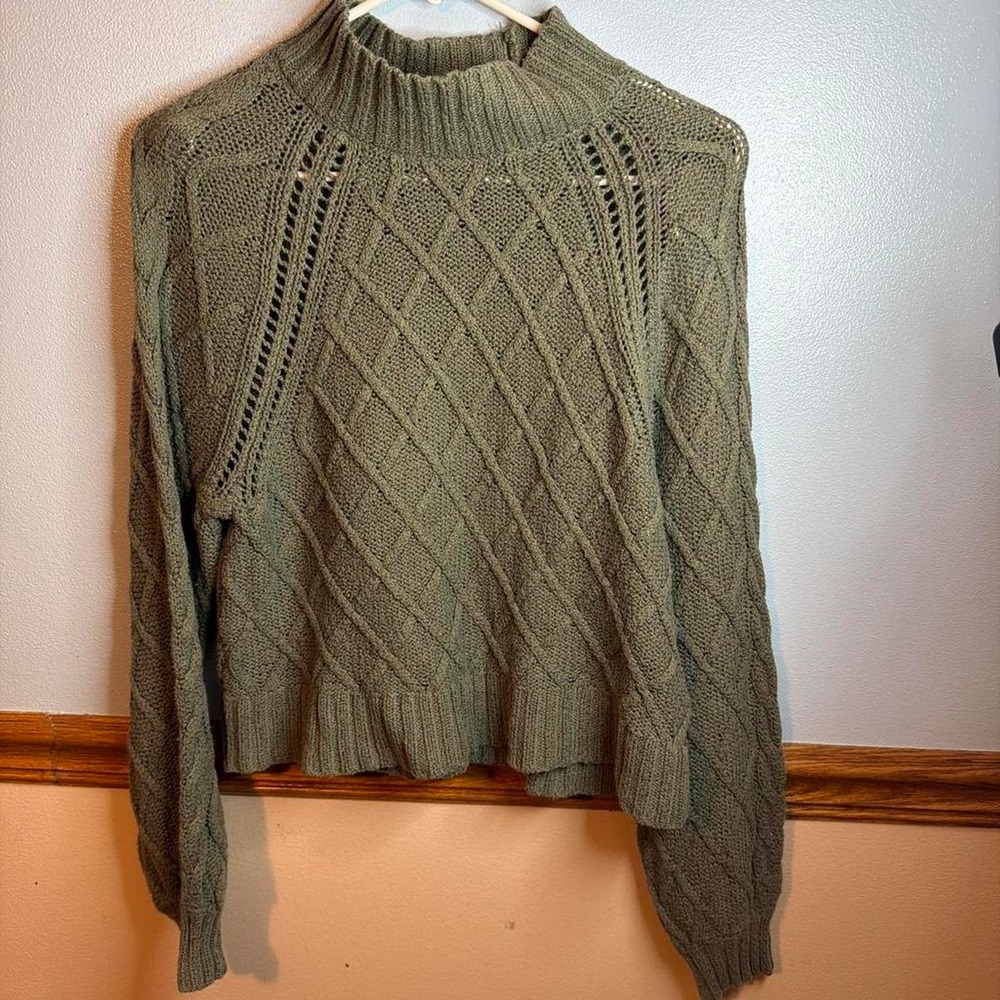 American Eagle Chunky Sage Green Knit Sweater Size Medium